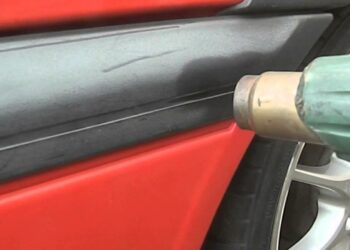 Comment redonner vie au plastique extérieur de ma voiture ?