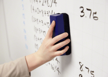 Comment remettre à neuf un tableau blanc ?