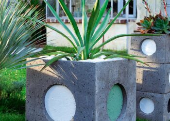 Comment remplir une jardinière en béton ?