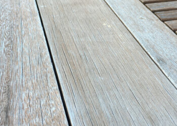 Comment rendre le teck gris ?