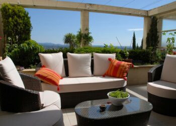 Comment renover un salon de jardin en résine Tressee ?