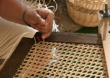 Comment réparer le cannage d'une chaise ?