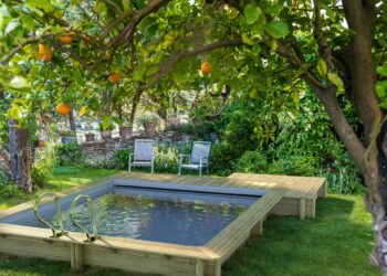 Comment retenir la terre autour d'une piscine ?