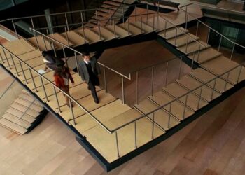 Comment s'appelle le bas de l'escalier ?