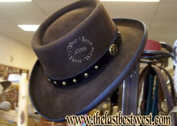 Comment s'appelle le chapeau des Mousquetaires ?