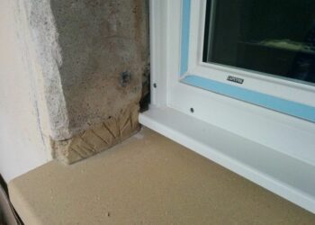 Comment s'appelle le tour d'une fenêtre ?