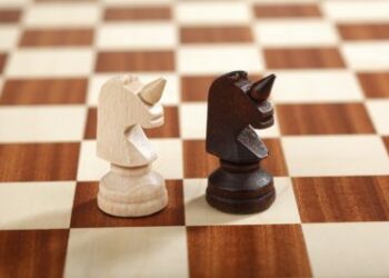 Comment se déplace la tour au échec ?