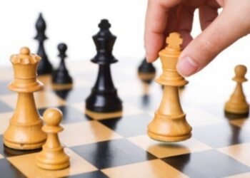 Comment se déplace le pion aux échecs ?