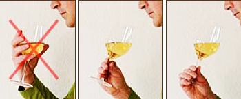 Comment tenir un verre à pied ?