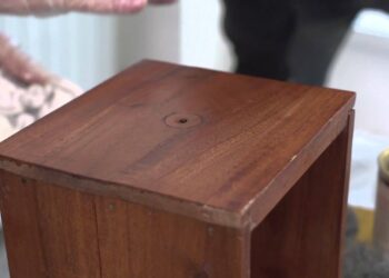 Comment traiter un meuble en acacia ?