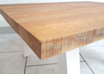 Comment vernir une table sans laisser de trace ?