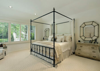 Does a 4 poster bed make room look smaller?