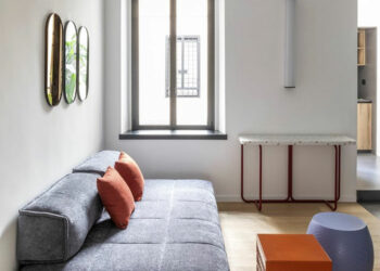 Éléments contemporains et palette de couleurs dynamiques à l’appartement StudioTamat