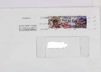 Est-ce que La Poste vend des enveloppes A4 ?
