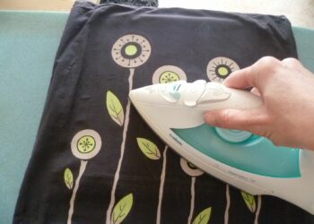 Est-ce que la peinture acrylique tient sur du tissu ?