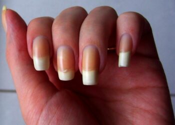 Est-ce que le vernis marin jaunit ?