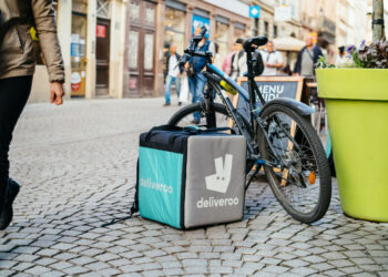 Est-ce que les livreurs travaillent le samedi ?