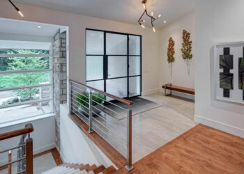 Fenêtres en acier et design de maison moderne