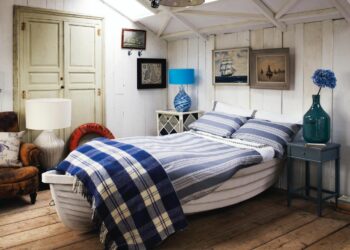 How do you make a bedroom look Coastal?