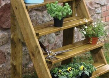 How do you make a movable plant stand?