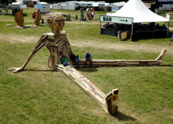 How do you make sculpture art?