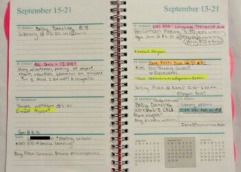 How do you use a weekly planner?