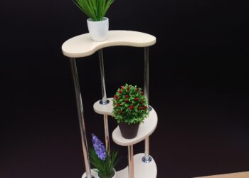 How tall should a plant stand be?