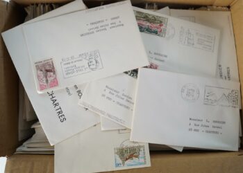 Où acheter des enveloppes et timbres ?