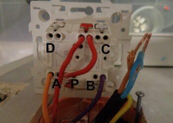 Ou brancher fil bleu interrupteur ?