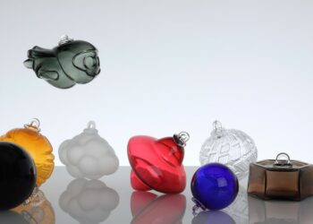 Où est né la boule de Noël en verre ?