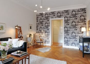 Où mettre le papier peint dans un salon ?