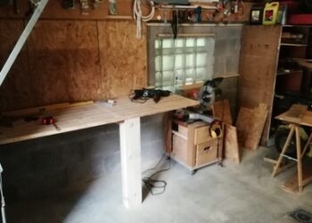 Où mettre les prises sur un plan de travail ?