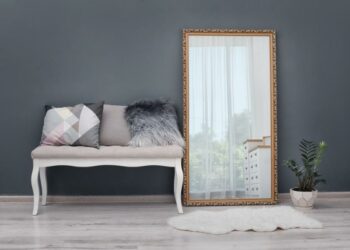Où poser un miroir dans un salon ?