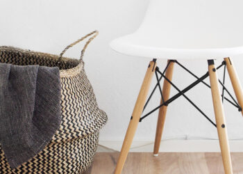 Où ranger les plaids dans le salon ?