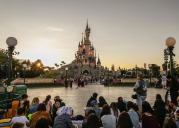 Pourquoi attraction ferme Disney ?