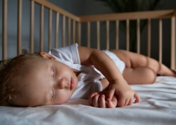 Pourquoi bébé doit dormir à plat ?