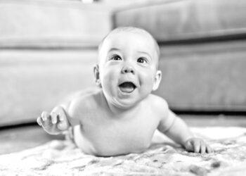 Pourquoi il ne faut pas asseoir un bébé ?