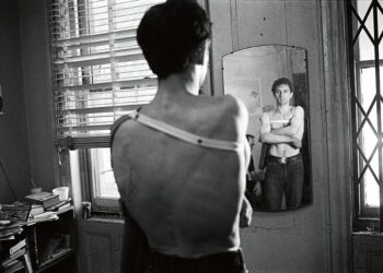 Pourquoi il ne faut pas dormir en face d'un miroir ?