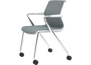 Pourquoi il y a 4 pieds sur une chaise ?