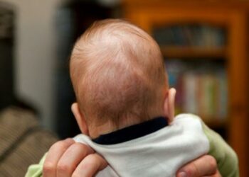 Pourquoi l'arrière de mon crâne est plat ?