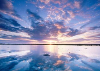 Pourquoi le ciel est bleu azur ?