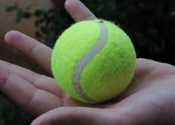 Pourquoi mettre une balle de tennis dans la machine à laver ?