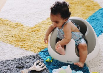 Pourquoi ne pas mettre un bébé en position assise ?