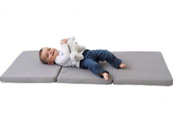 Pourquoi ne pas mettre un matelas dans un lit parapluie ?