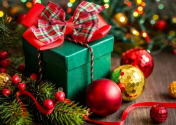 Pourquoi suspend on des bas de Noël à nos cheminées ?