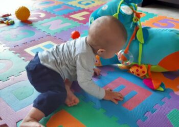 Quand bébé commence à s'asseoir ?