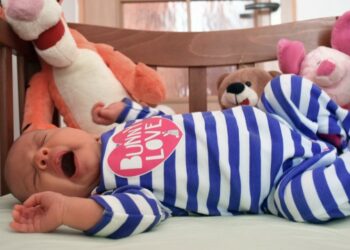 Quand bébé peut dormir avec une couverture ?