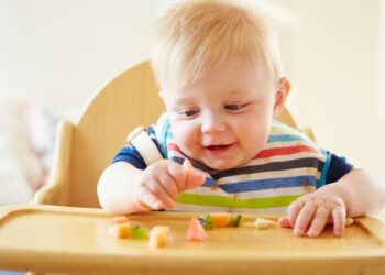 Quand bébé peut manger morceaux ?
