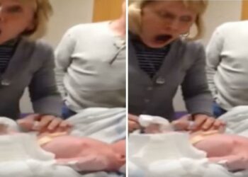 Quand bébé tend ses jambes ?
