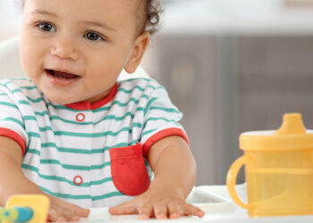 Quand donner des couverts à bébé ?